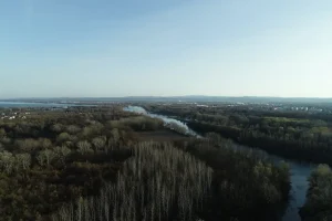 ušće rukavca s dravom i pogled na dravsku spicu i mostove